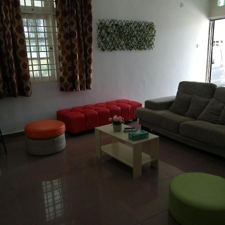 לומוט The Garden Vacation Home מראה חיצוני תמונה